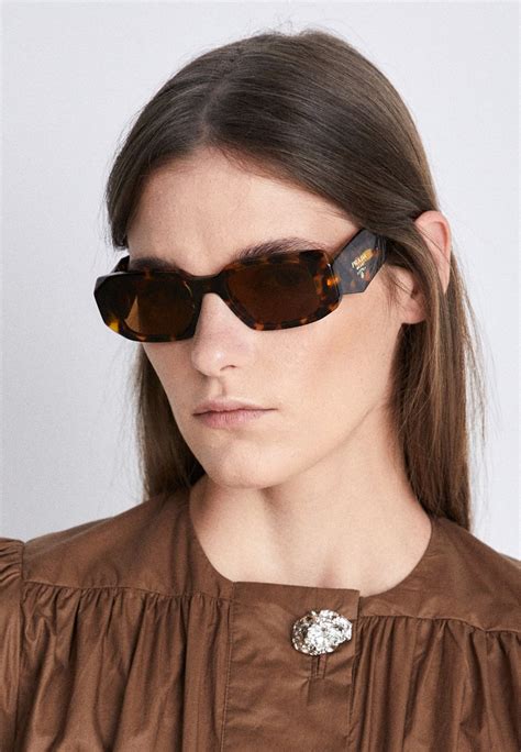 prada sonnenbrille ps12|Prada.